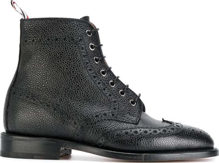 Wingtip Brogue Boot With Leather Sole In Black Pebble Grain