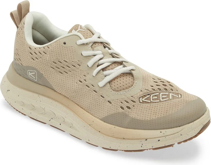 WK400 Walking Sneaker