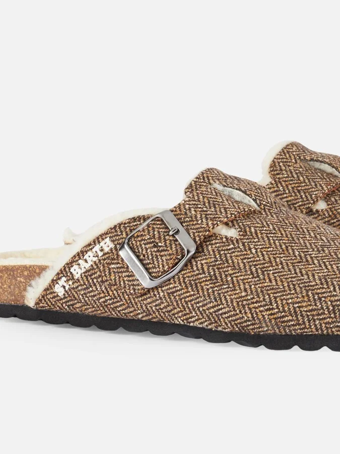 Woman Sandal Furry Clogs With Herringbone Print - Image 3