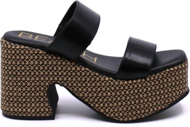 Woman's West Haven Sandal In Black
