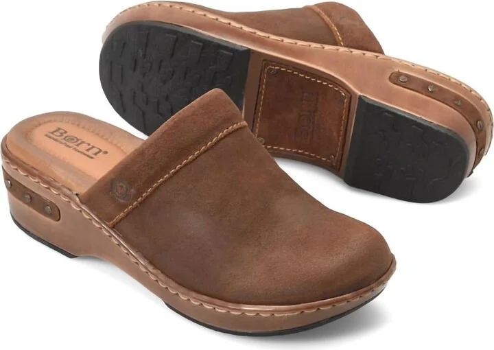 Women Bandy Clogs In Brown Distressed