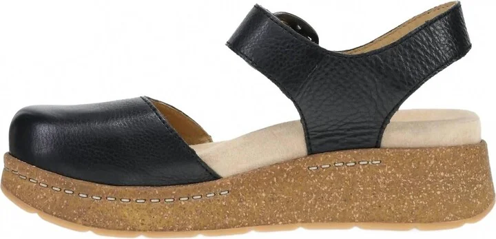 Women Brynlee Waxy Milled Sandal In Black