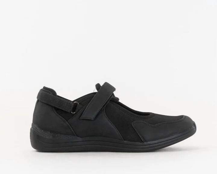 Women Buttercup Shoe In Black