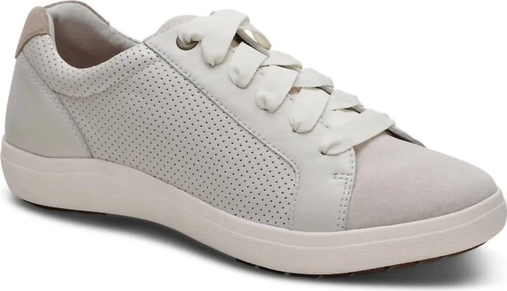 Women Courtney Lace Up Sneakers In Chalk