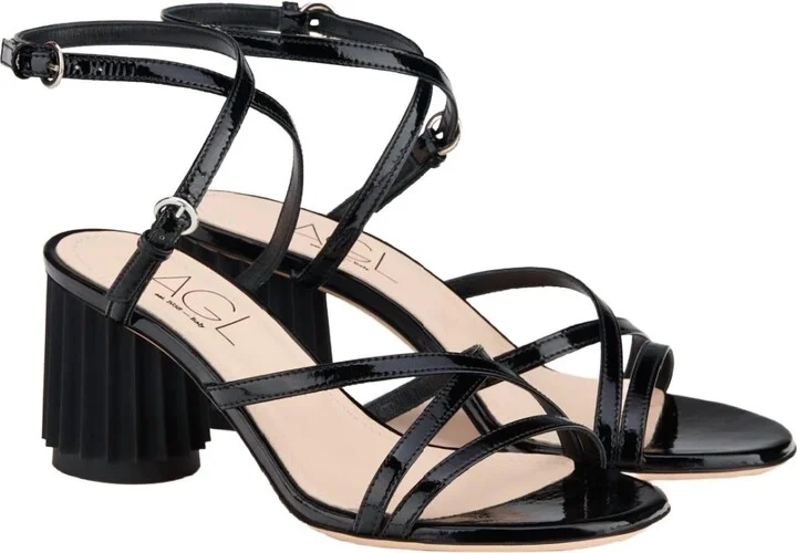 Women Dorica Straps Sandal In Black