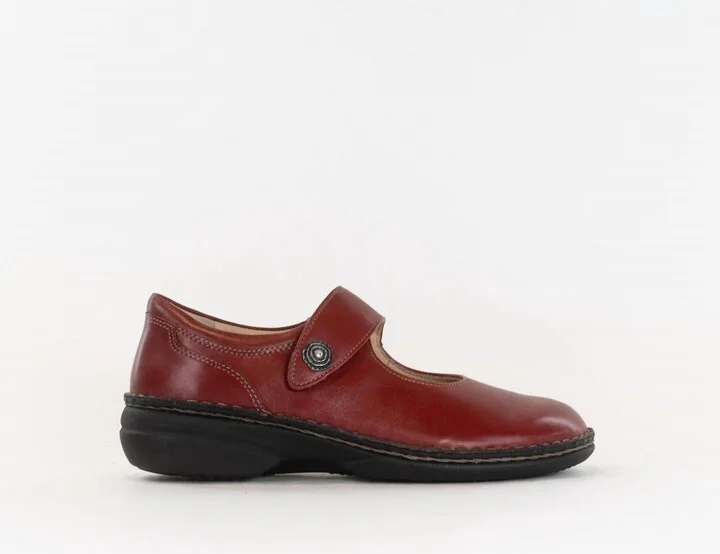 Women Laval Flats Shoe In Campari