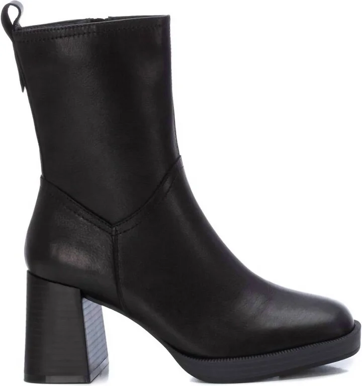 Women Leather Booties In Black