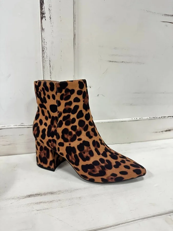 Women Leopard Print Booties In Yellow & Black