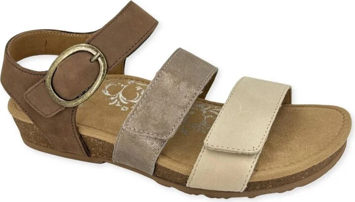 Women Lilly Sandal In Taupe