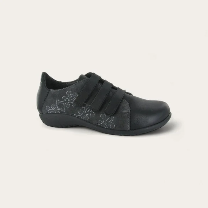 Women Mihi Shoes In Black Suede