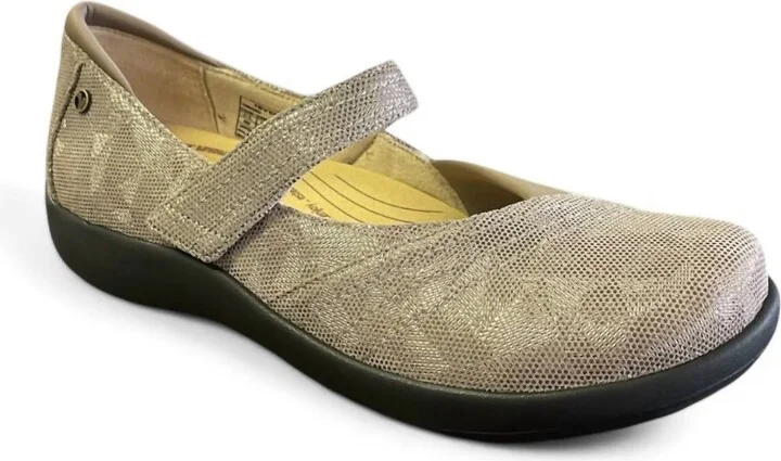 Women Timaru Sandal In Champagne Angle