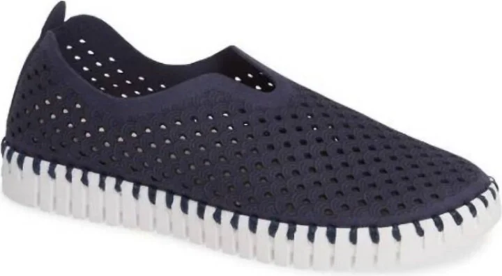 Women Tulip 139 Slip On Shoe In Navy