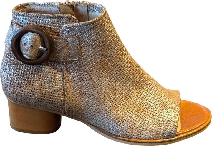 Women Vienna Bootie In Silver