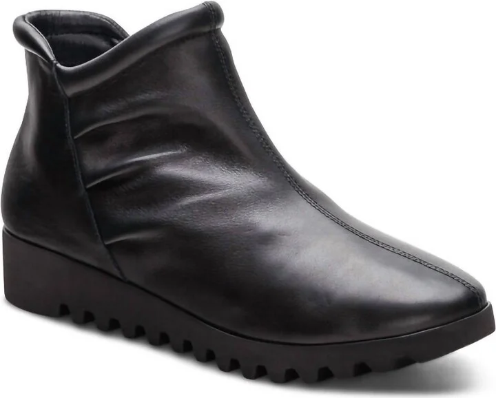 Women Zoey Boots In Black