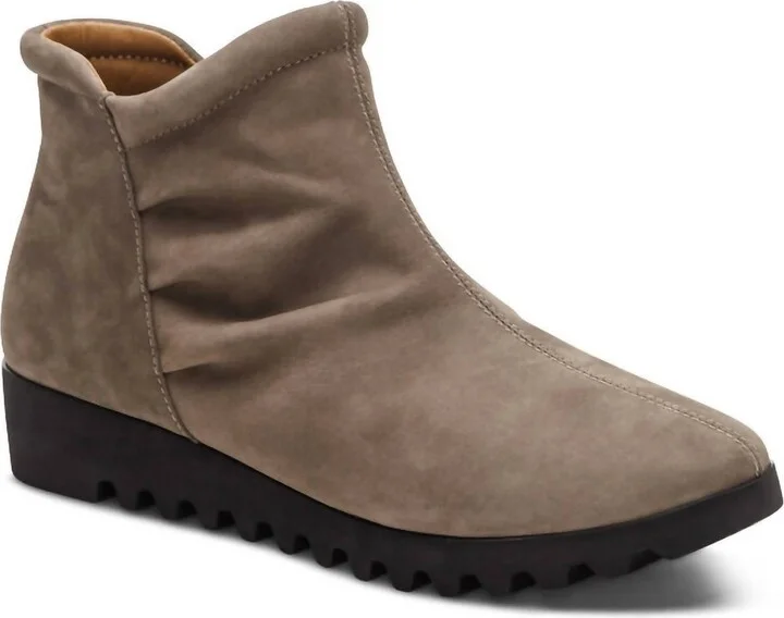 Women Zoey Boots In Dark Taupe