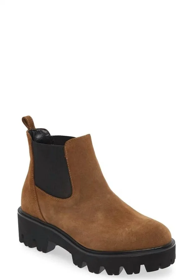 Women's Alicia Lug Chelsea Boot In Camoscio Cola