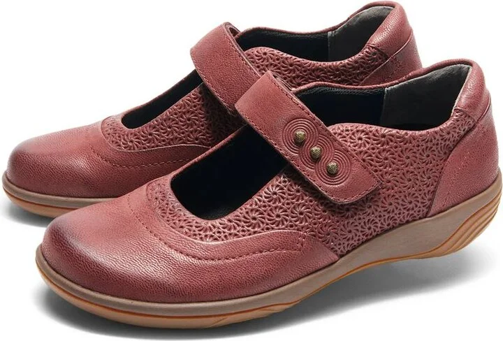Women's Aloe Mary Jane Shoes In Dark Cherry