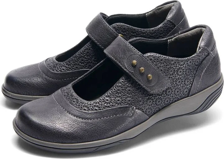 Women's Aloe Mary Jane Shoes In Navy