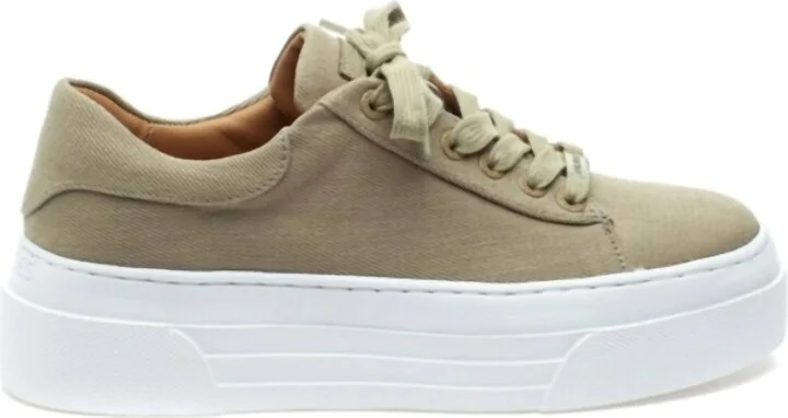Women's Amanda Canvas Sneakers In Olive