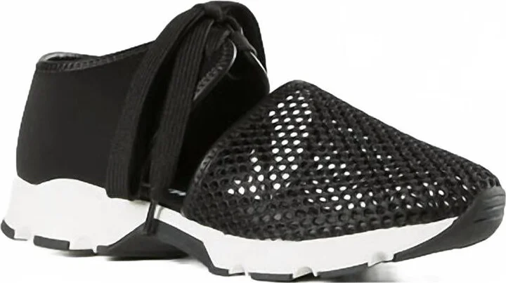 Women's Amazing Mesh Sneaker In Black