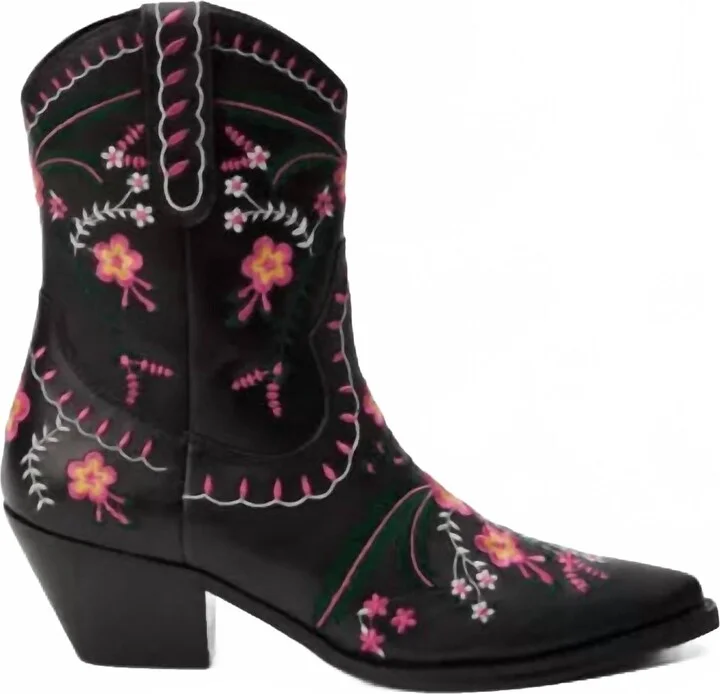 Women's Amber Embroidered Western Boot In Black