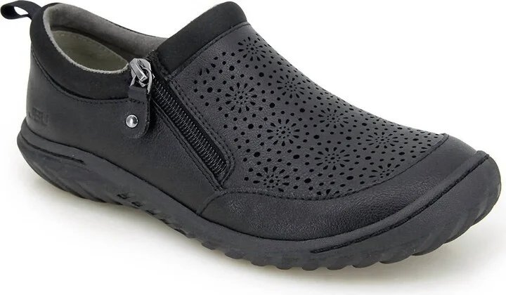 Women's Avery Slip On Shoes - Wide In Black