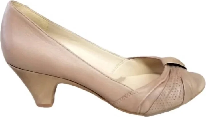Women's Berrie-Mocha Pump In Taupe Leather
