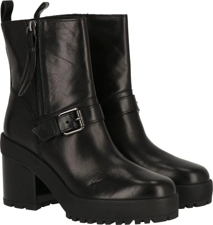 Womens Black Sneaker