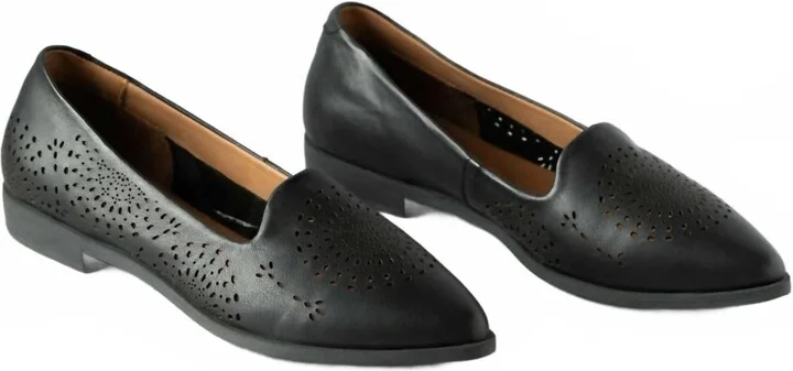 Women's Brandy Flat Shoes In Black