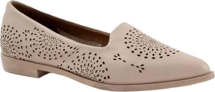 Women's Brandy Flat Shoes In Light Grey