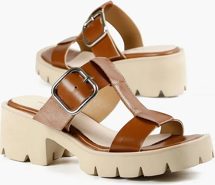 Women's Buckle Lugg Mule In Brown