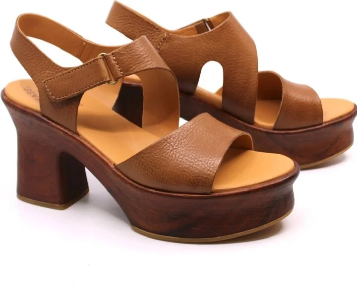 Women's Cantal Heels In Brown