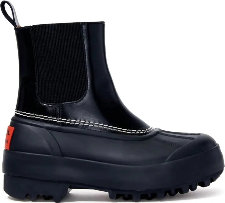 Women's Caribou Chelsea Boots In Black/chalk