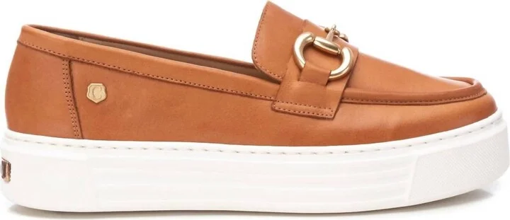 Women's Carmela Collection Moccasins Shoes In Camel