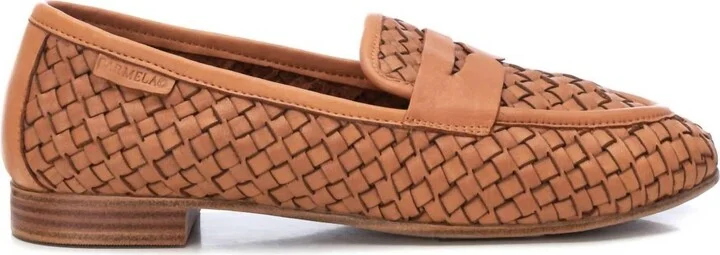Women's Carmela Collection Moccasins Shoes In Camel