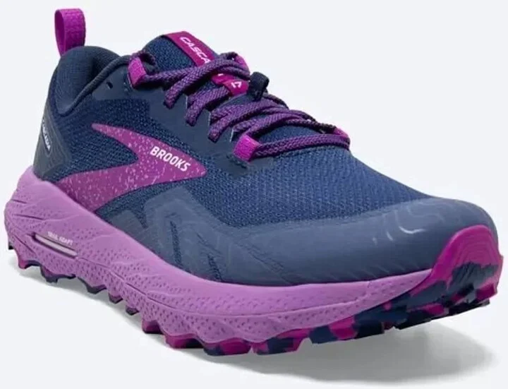 Women's Cascadia 17 Shoes In Navy/purple/violet