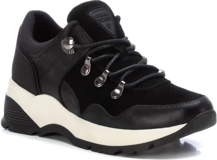 Women's Casual Sneakers In Black