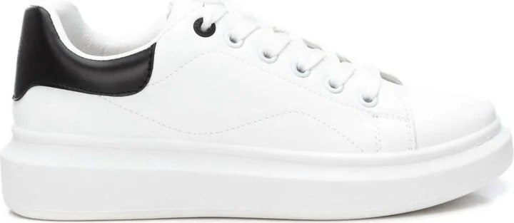 Women's Casual Sneakers In Black