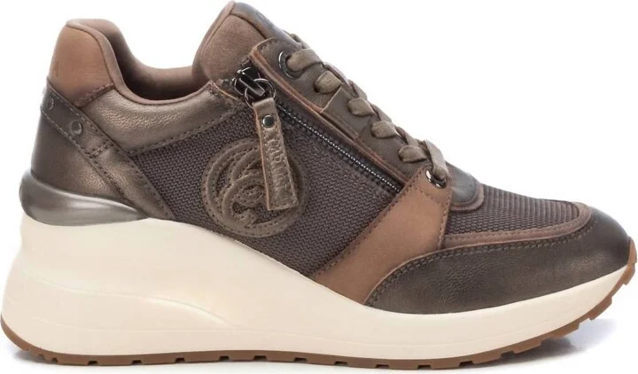 Women's Casual Trainer Sneakers In Plumb