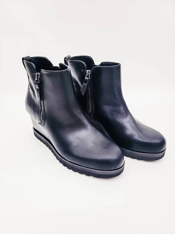 Women's Chandy Wedge Boot In Black