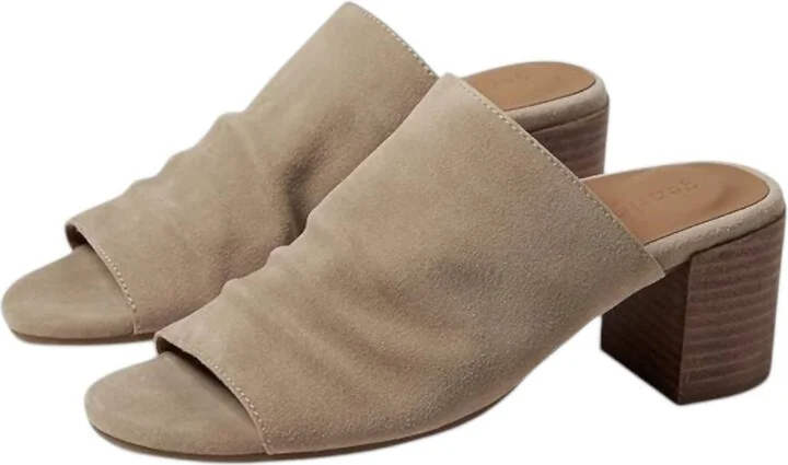 Women's Chas Heel In Mushroom Suede