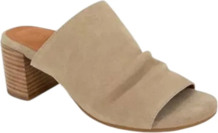 Women's Chas Sandal In Mushroom Suede