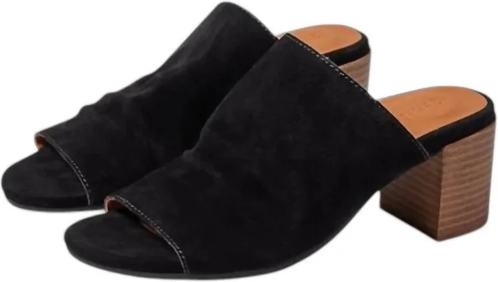 Women's Chas Sandals In Black Suede