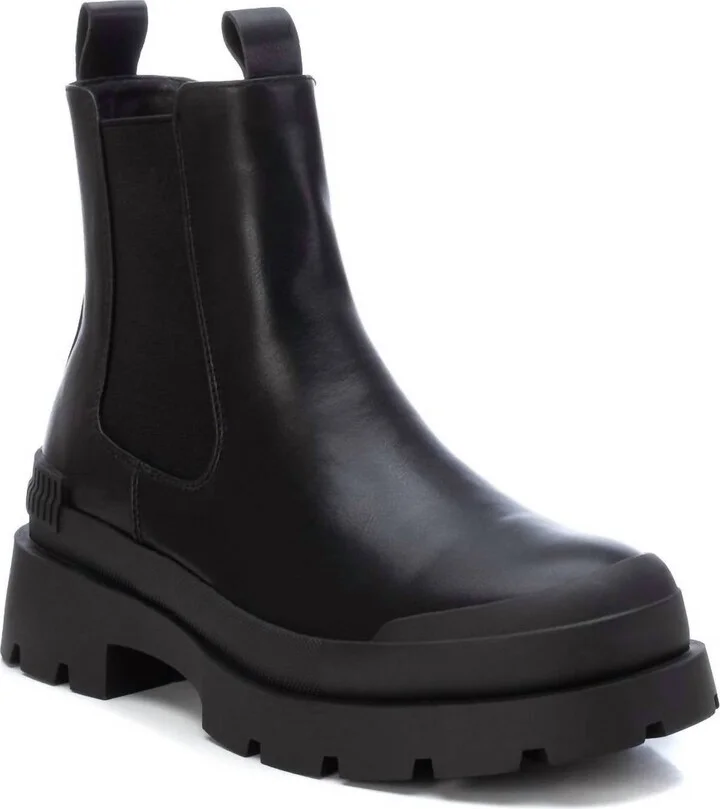Women's Chelsea Booties In Black