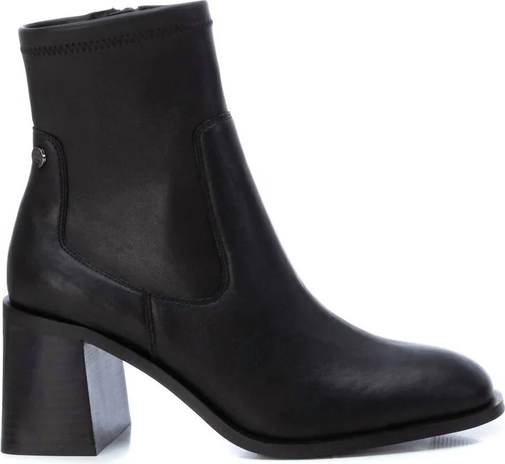 Women's Chelsea Booties In Black