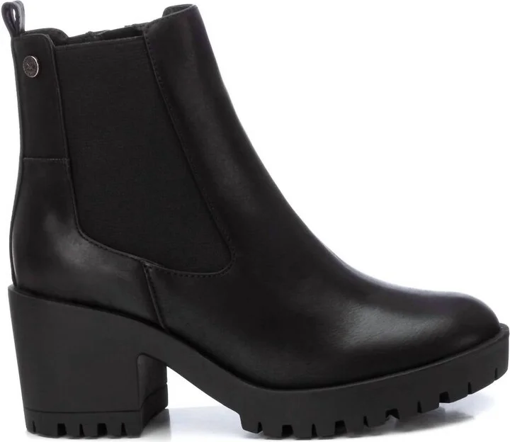 Women's Chelsea Booties In Black