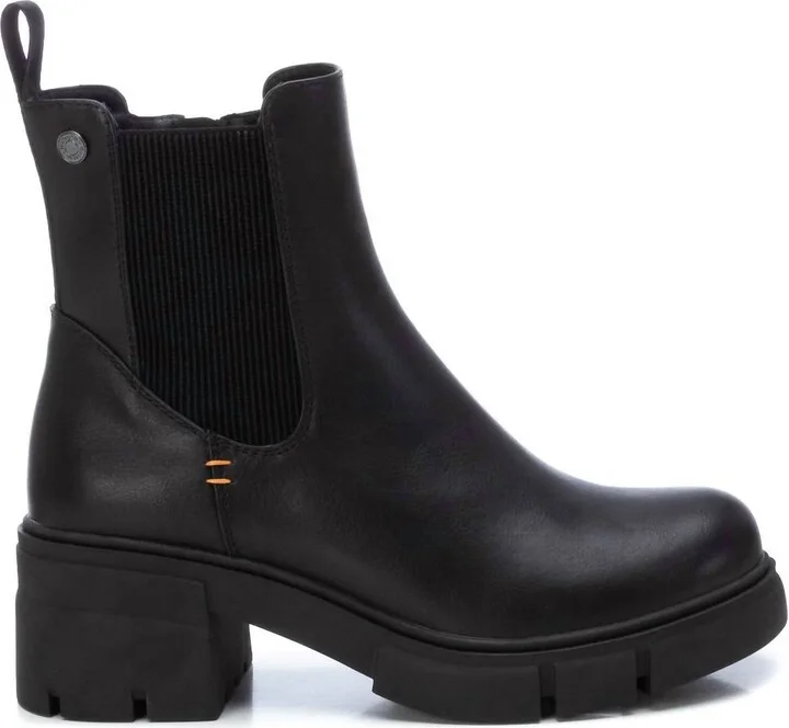 Women's Chelsea Booties In Black