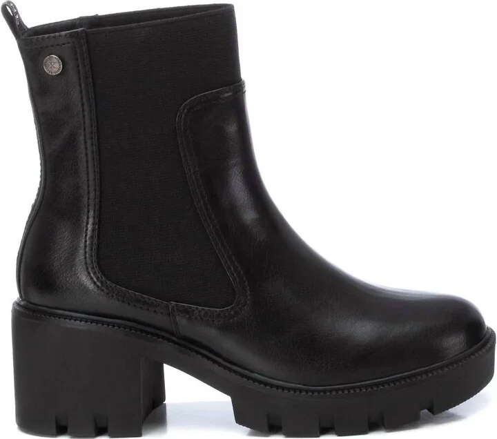 Women's Chelsea Booties In Black