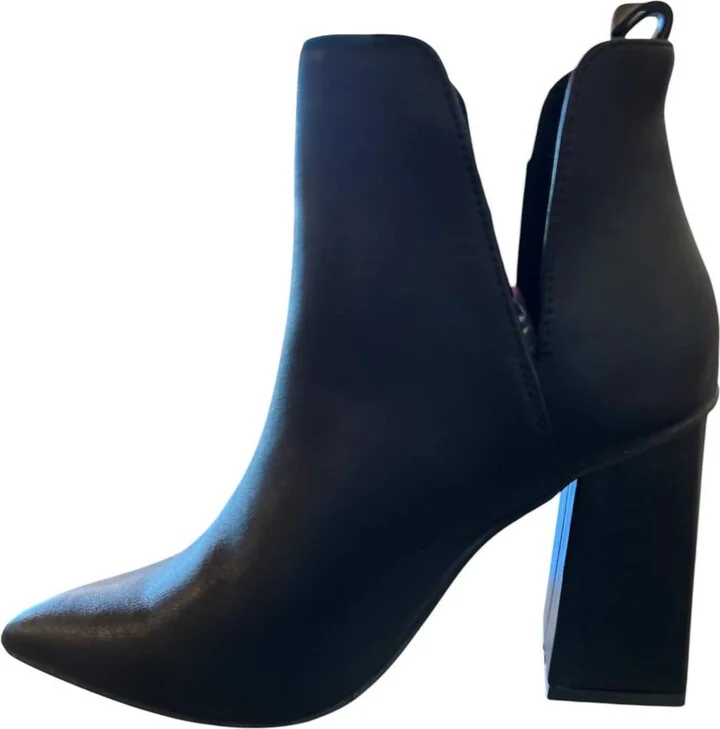 Women's Chunky Heel Boots In Black