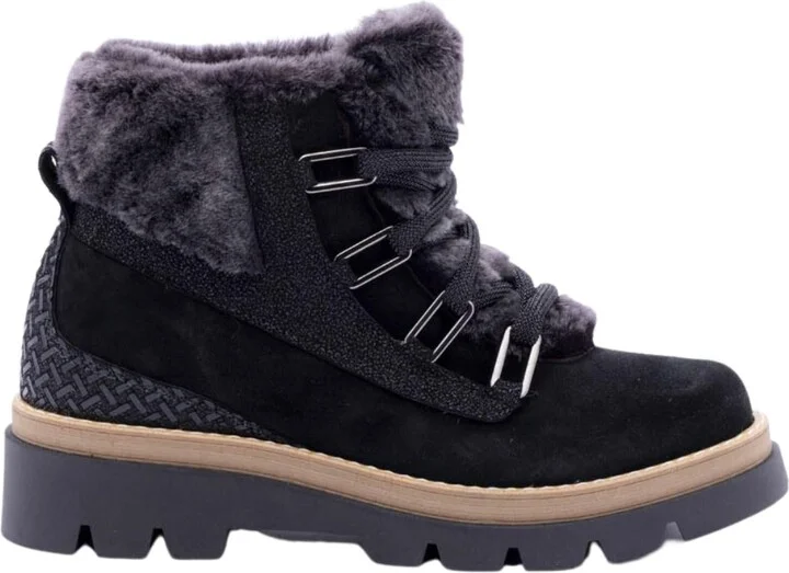 Women's Clara Shearling Boot In Black